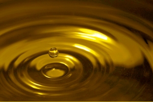 cooking-oil-drop Original photo by Sven Hoppe/Wikimedia
